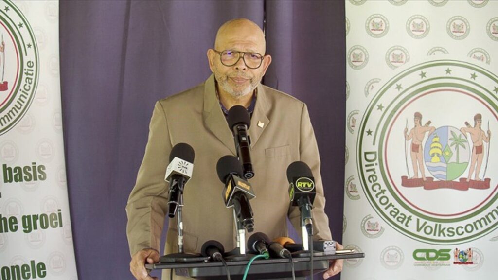 NPS-fractieleider Pawiroredjo oneens met ontslag-eis minister Currie