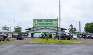 Oppositieleider Guyana uit kritiek op omstandigheden bij grensovergang naar Suriname