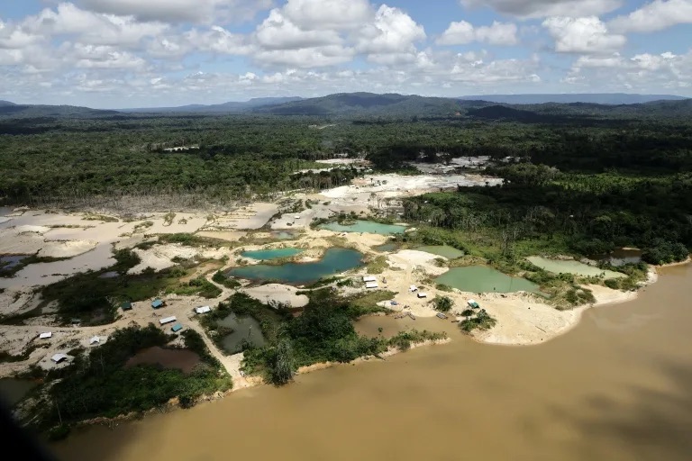 Frankrijk dringt aan op aanpak illegale goudwinning langs grens met Suriname